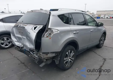 2018 Toyota Rav4 Le z USA, uszkodzony, nr VIN JTMZFREV8JD126387